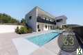 Photo Superbe maison contemporaine avec piscine et vue dégagée