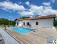 Photo Au calme, maison traditionnelle avec piscine