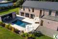 Photo Maison contemporaine style corps de ferme avec piscine - vidéo disponible