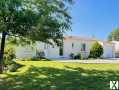 Photo Maison récente avec garage et jardin arboré