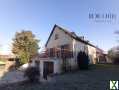 Photo maison traditionnelle avec jardin, sous-sol et garage.