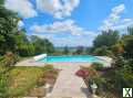 Photo Propriété avec piscine et vue dominante