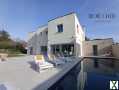 Photo Maison contemporaine. Beaux volumes. Lumineuses. Piscine. Jardin. Garages.