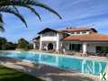 Photo MAISON CONTEMPORAINE, PISCINE, VUE DÉGAGÉE ET APERÇU MER