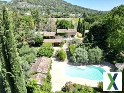 Photo Mas, écuries et dépendances sur 15 hectares  Brignoles (83)