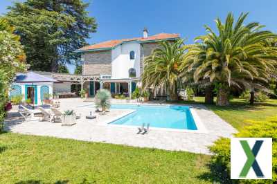 Photo MAISON DE CARACTERE AVEC PISCINE