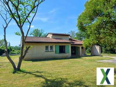 Photo Villa spacieuse et moderne avec piscine et parc