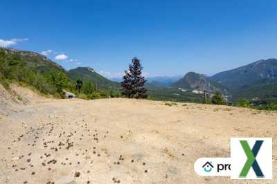 Photo Terrain de 1450m² avec permis de construire à Briançonnet.