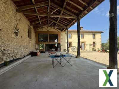 Photo Grande Maison de Campagne Restaurée avec Gîte, Piscine et Superbe Vue en Position Dominante