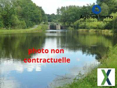 Photo Maison en lisière du canal de Nantes à Brest