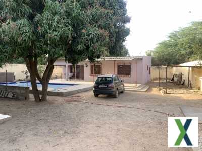 Photo A vendre, à Warang, une villa principale avec deux petites villas en annexe sur un terrain de 860 m2 environ