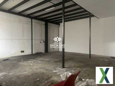 Photo Local d'activité de 800 m² - 1 porte coulissante - HSP 7m